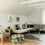 A-frame House With In The Backyard Ferienhaus
